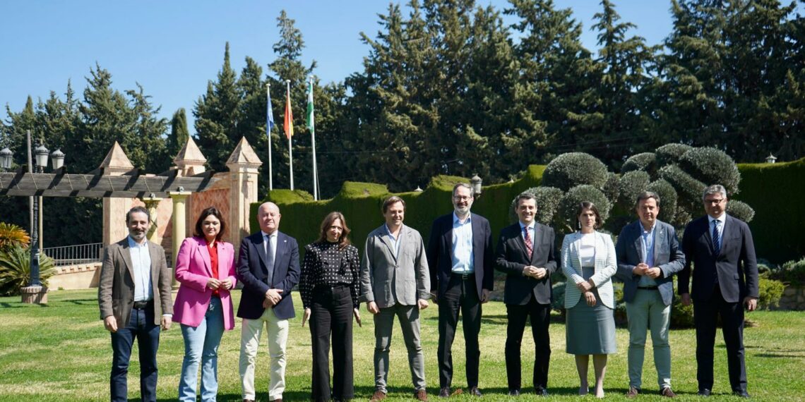 El PP de Málaga y Córdoba se alían frente al caos ferroviario: “Cuanto más desconectados nos deje el Gobierno de Sánchez más unidos vamos a reclamar inversiones para Andalucía”