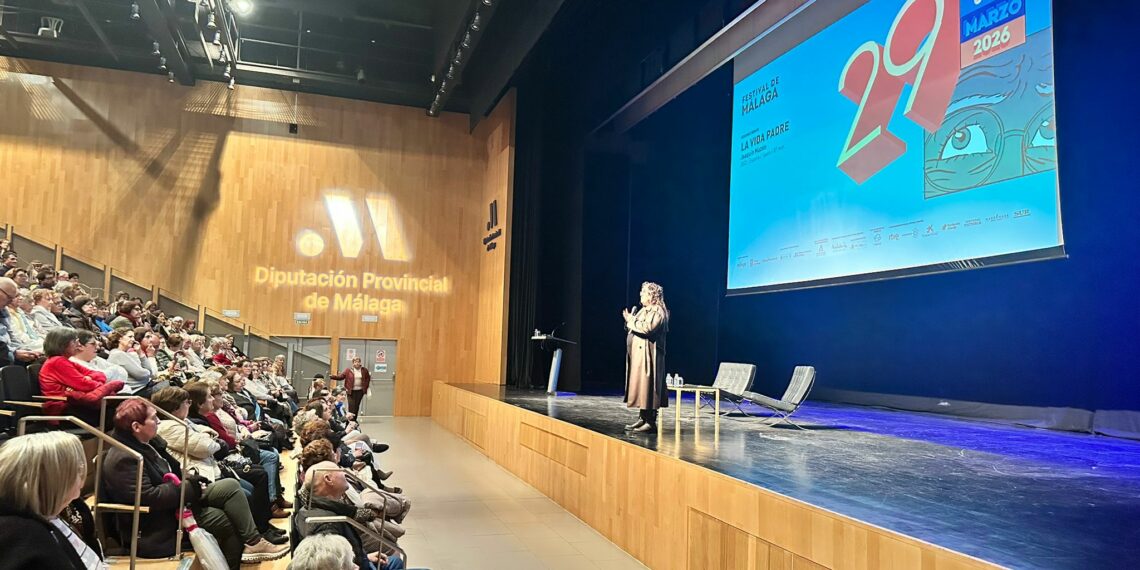 Casi 800 mayores de la provincia disfrutan en el auditorio Edgar Neville del cinefórum sénior con motivo del Festival de Málaga