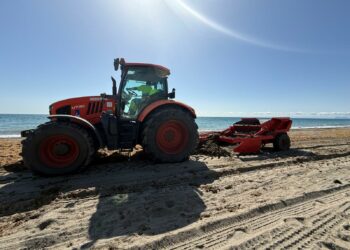 El Ayuntamiento acomete un plan de actuaciones para poner a punto las playas antes de Semana Santa