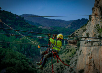 Avanza la instalación del nuevo puente colgante del Caminito del Rey, que será el más largo de España con 110 metros