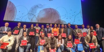 Restaurante Sarmiento recoge la placa que lo acredita como «restaurante recomendado por la Guía Michelin 2026»