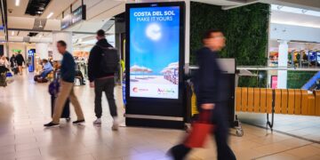 Turismo Costa del Sol promociona las bondades del destino en los principales aeropuertos europeos con la campaña “Make it yours 2026”