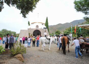 El Ayuntamiento realiza labores de adecentamiento del Parque de Los Pedregales con motivo de la romería de San Isidro Labrador