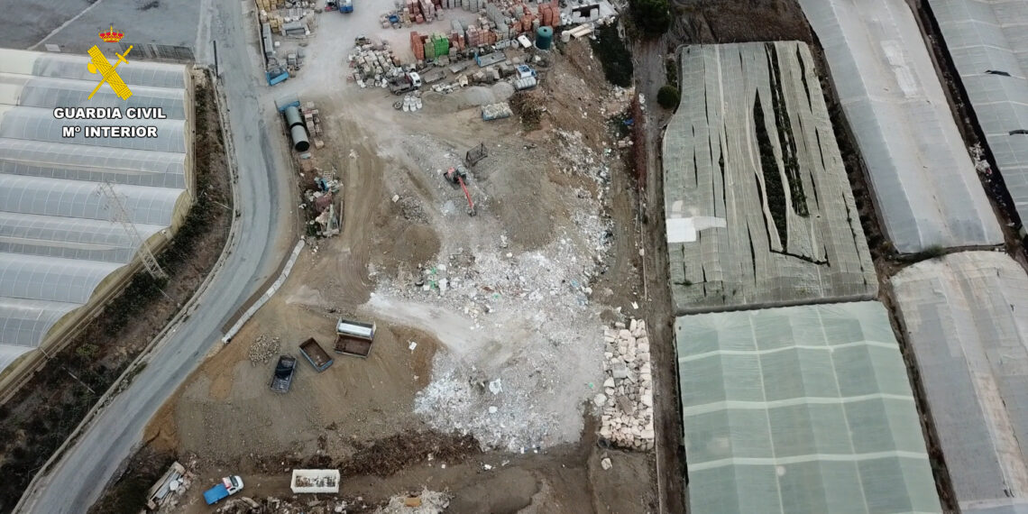 Investigadas 12 personas por el vertido ilegal de más de 160.000 toneladas de residuos de obras en Málaga