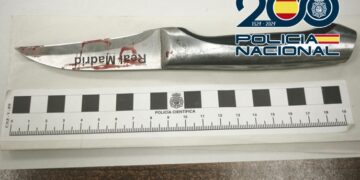 Detenido un hombre tras rajarle la cara a un ciudadano que le llamó la atención por golpear mobiliario urbano en Málaga