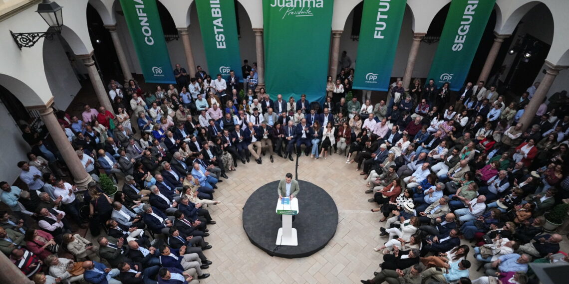 Juanma Moreno presenta en Antequera el programa del PP para el próximo 17 de mayo