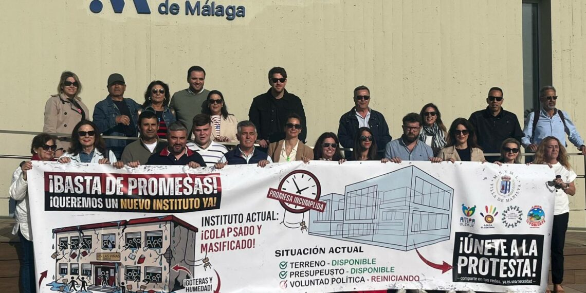 La comunidad educativa del IES Las Viñas se moviliza en Málaga para pedir la construcción de un nuevo instituto en Manilva
