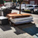 La Policía Local de Málaga tramita 39 denuncias por abandonar muebles junto a los contenedores fuera de horario