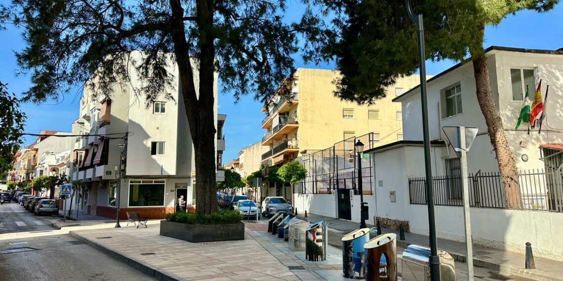 El Ayuntamiento de Fuengirola finaliza las obras de renovación de la plaza existente entre las calles Sevilla y San Salvador