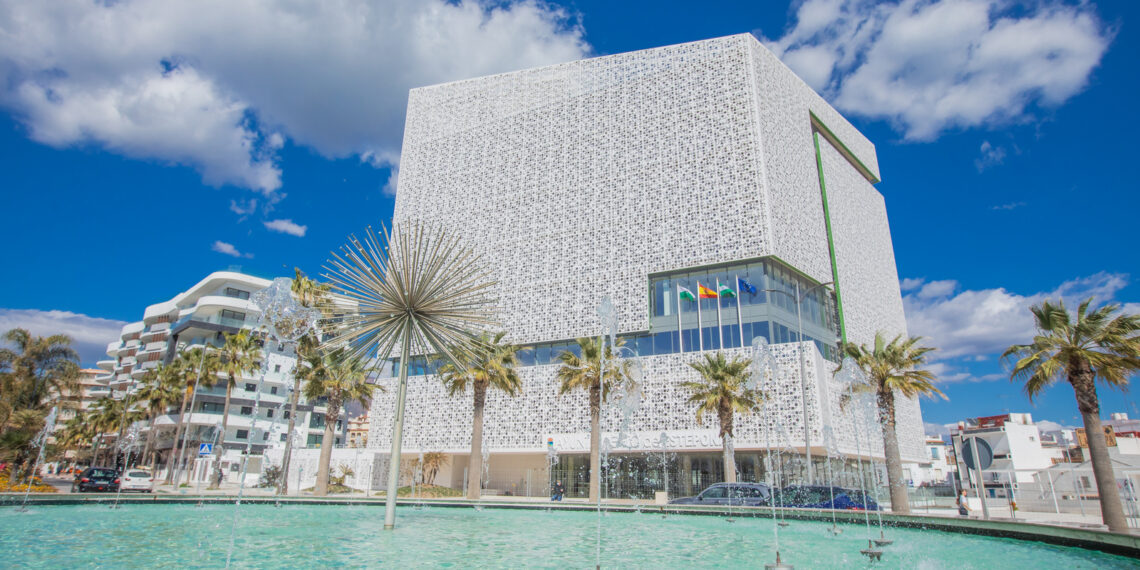 Estepona y el Cuerpo Consular de Málaga organizan un encuentro que sitúa a la ciudad como referente en cooperación internacional