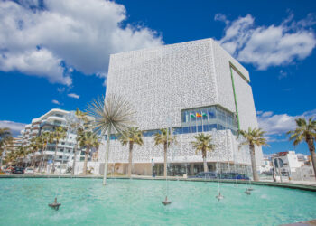 Estepona y el Cuerpo Consular de Málaga organizan un encuentro que sitúa a la ciudad como referente en cooperación internacional