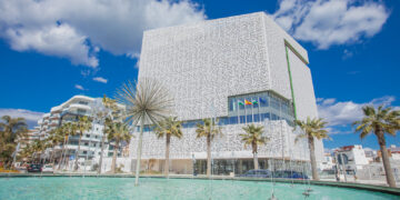 Estepona y el Cuerpo Consular de Málaga organizan un encuentro que sitúa a la ciudad como referente en cooperación internacional