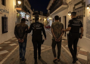 Detenidos dos presuntos autores de varios robos en viviendas y comercios de Benalmádena Pueblo