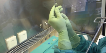 Vyjuvek llega a Málaga: Adrián, el primer paciente que ya recibe la terapia en el Hospital Costa del Sol