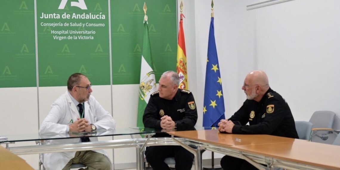 El Clínico de Málaga y Policía Nacional aúnan criterios en materia de colaboración conjunta