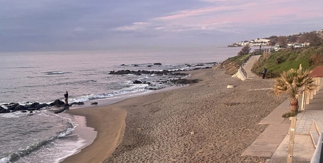 Mijas reitera al Gobierno la inaplazable necesidad de la estabilización definitiva de las playas con espigones