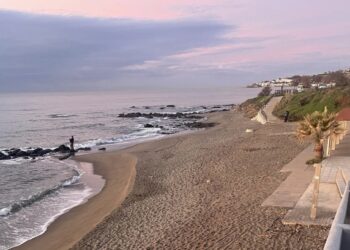 Mijas reitera al Gobierno la inaplazable necesidad de la estabilización definitiva de las playas con espigones