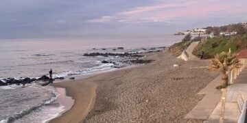 Mijas reitera al Gobierno la inaplazable necesidad de la estabilización definitiva de las playas con espigones