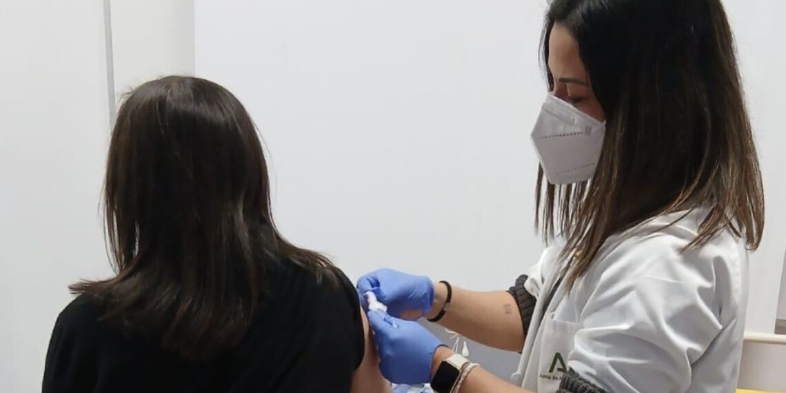 El Distrito Sanitario Málaga-Valle del Guadalhorce intensifica la vacunación en centros escolares