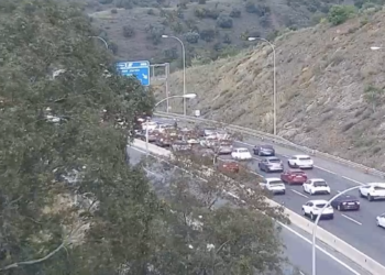 Un alcance provoca dos kilómetros de retenciones en la A-7 a la altura de Ciudad Jardín