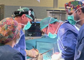 El Hospital Vithas Xanit Internacional celebra 20 años de su apertura y de su primera cirugía cardíaca con una jornada conmemorativa