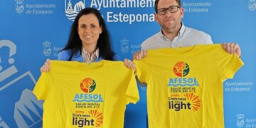 Estepona celebra la XI Marcha Solidaria ‘Darkness into Light’ para ayudar a personas en riesgo de suicidio
