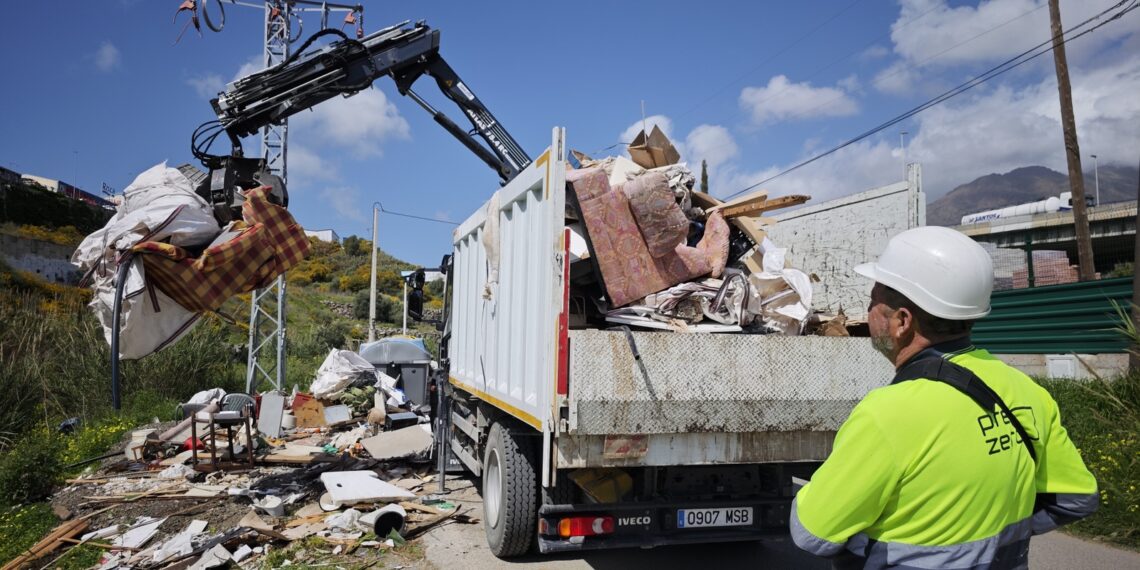 Descubre el servicio gratuito de recogida de enseres de Estepona y las sanciones por depositarlos en la vía pública sin autorización