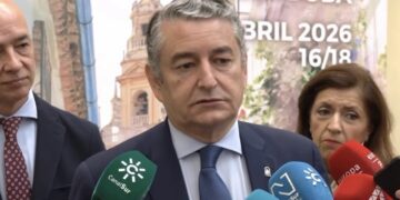 Sanz: «Andalucía ha dejado de ser la comunidad autónoma donde más se esperaba para ser atendido por un especialista»