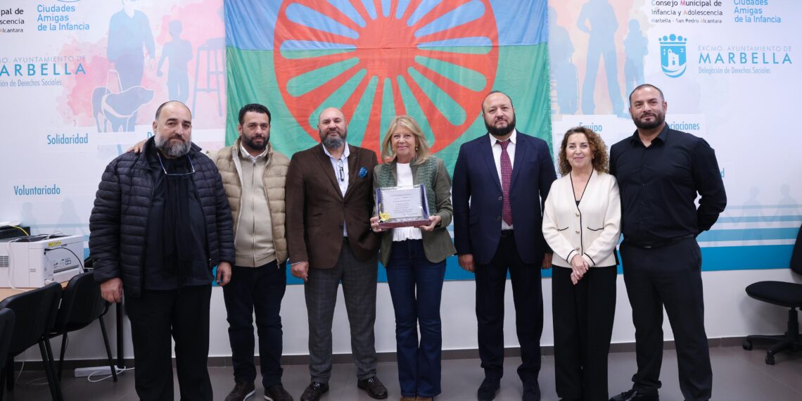 El Ayuntamiento recibe en el Día del Pueblo Gitano el reconocimiento de la Iglesia Evangélica Filadelfia