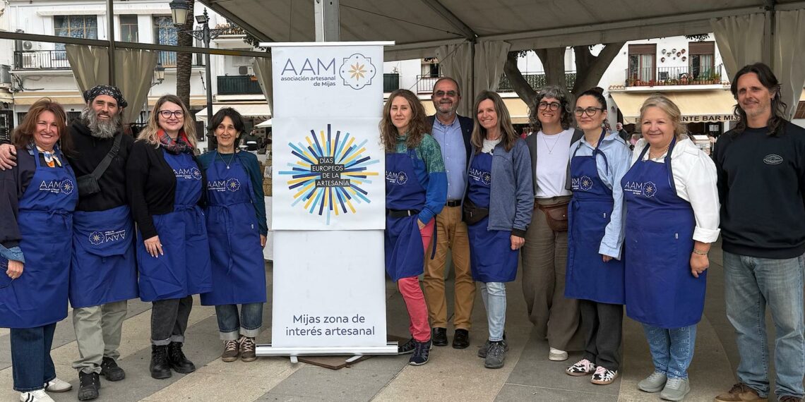 Mijas pone en valor la artesanía local con un mercado de oficios en vivo durante abril que refuerza su atractivo turístico y cultural
