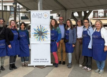 Mijas pone en valor la artesanía local con un mercado de oficios en vivo durante abril que refuerza su atractivo turístico y cultural