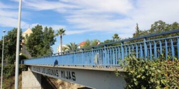 Mijas solicita al Gobierno el cerramiento total de pasarelas peatonales en la A-7 para evitar el riesgo de suicidios