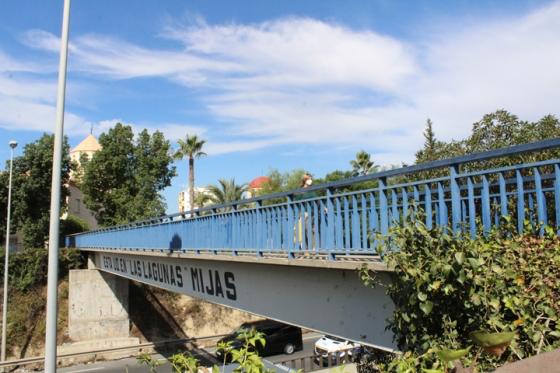 Mijas solicita al Gobierno el cerramiento total de pasarelas peatonales en la A-7 para evitar el riesgo de suicidios