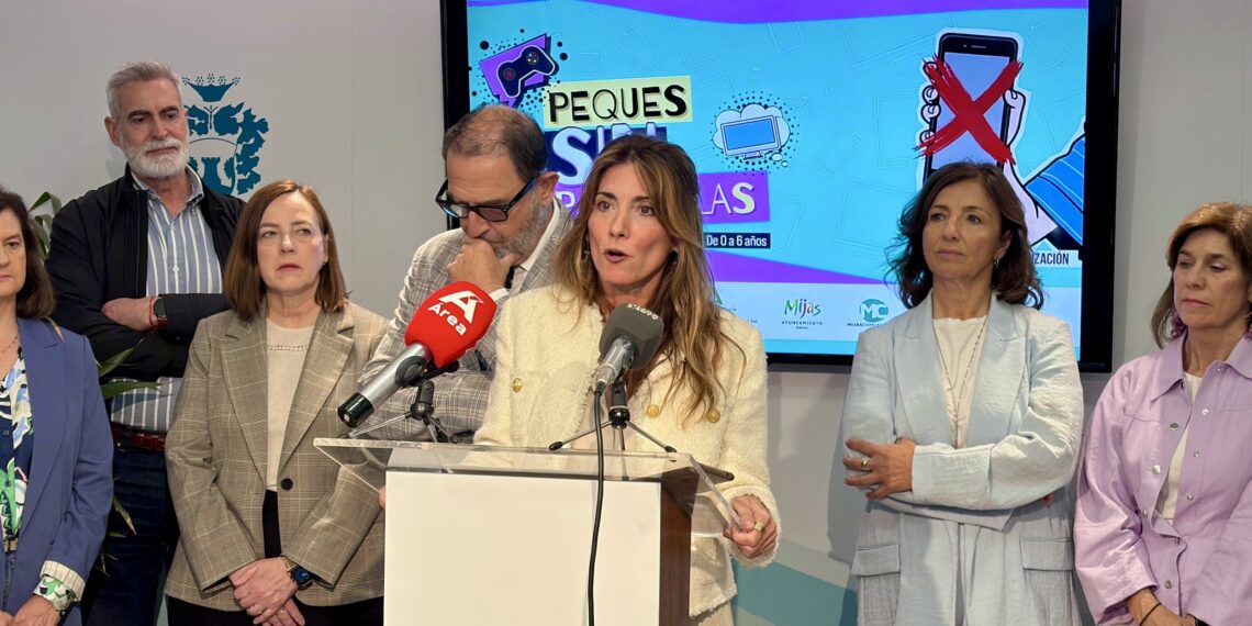 Mijas impulsa una innovadora campaña para informar a las familias de los riesgos y el uso adecuado de las pantallas entre los pequeños