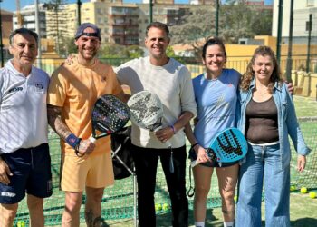 Fuengirola fomenta el deporte inclusivo con un proyecto piloto de pádel adaptado para personas sordas