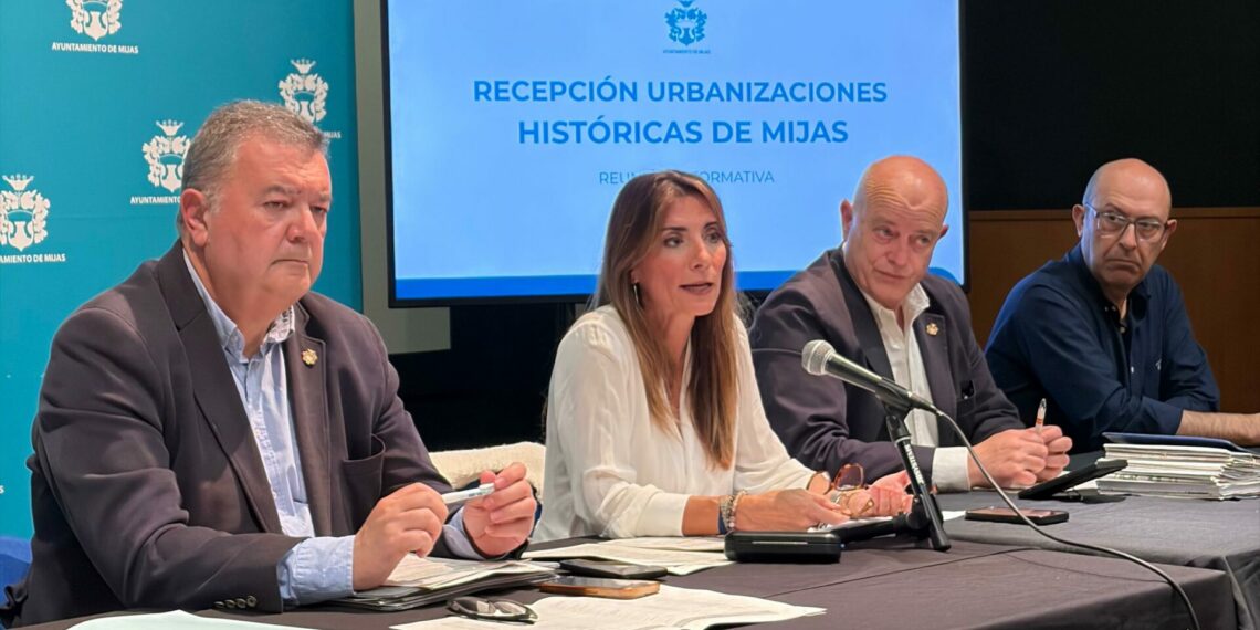 Más de un centenar de representantes de las urbanizaciones históricas asisten a la reunión municipal sobre la ordenanza de recepción