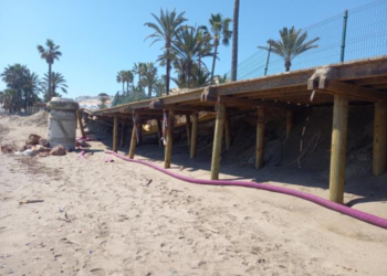 Mijas ejecutará obras de emergencia para restituir un tramo de Senda Litoral dañado por los temporales de viento en El Bombo