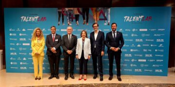 Navarro pone en valor el trabajo en Andalucía para conseguir una mayor conexión entre el mundo laboral y el mundo académico