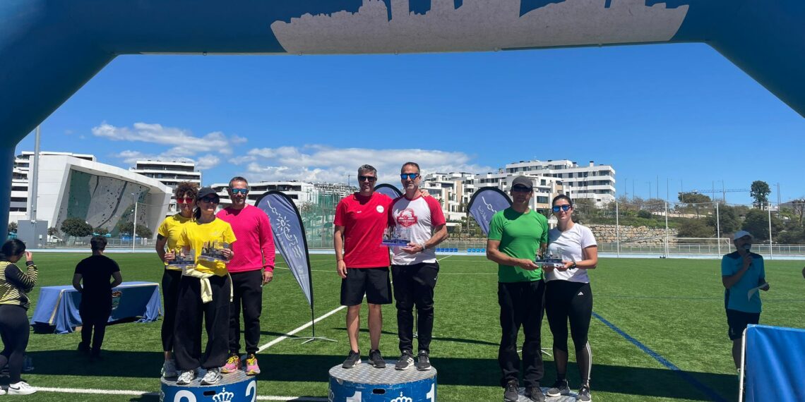 Los equipos de los IES Profesor Tomás Hormigo,  Monterroso y Puerta del Mar, ganadores del V Torneo Infantil de Atletismo