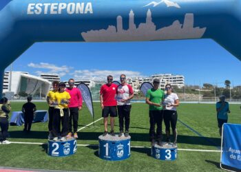 Los equipos de los IES Profesor Tomás Hormigo,  Monterroso y Puerta del Mar, ganadores del V Torneo Infantil de Atletismo
