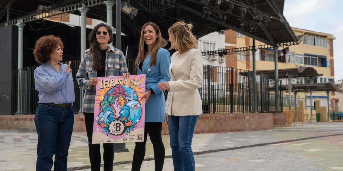 La artista Bosska firma el cartel de la tercera edición del Festival Letras B, que se celebrará del 8 al 10 de mayo en Benalmádena