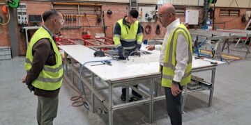 Lara realiza una visita técnica al proceso de fabricación de tres nuevos camiones autobomba para el servicio de Bomberos