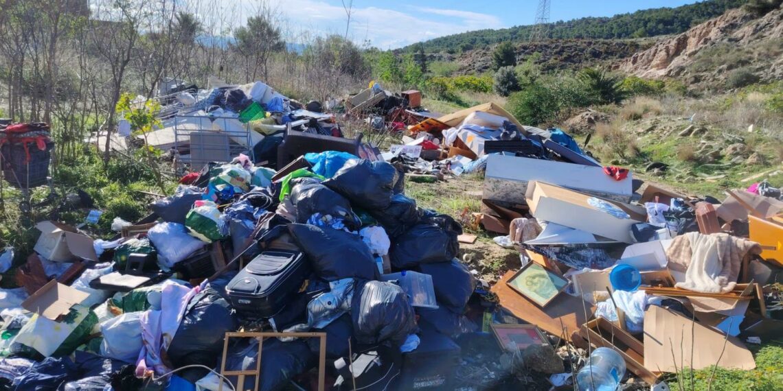 Torremolinos identifica a los autores del vertido incontrolado en el arroyo Cueva de la Higuera