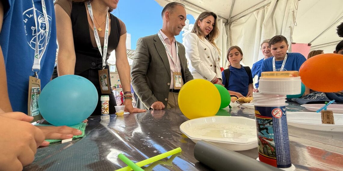 Arranca la Feria de las Ciencias Ibn Al-Baytar, que este año cuenta con 53 stands, más de 1.300 estudiantes y 112 docentes participantes