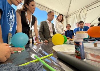 Arranca la Feria de las Ciencias Ibn Al-Baytar, que este año cuenta con 53 stands, más de 1.300 estudiantes y 112 docentes participantes