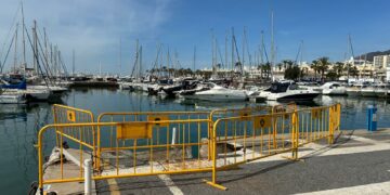 Comienzan las obras para la reparación urgente del muelle de embarcaciones turísticas del Puerto Deportivo de Benalmádena