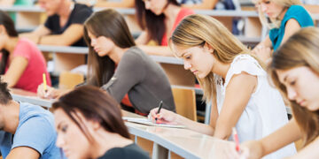 Más de 8.200 aspirantes se examinan en Andalucía para acceder a la FP