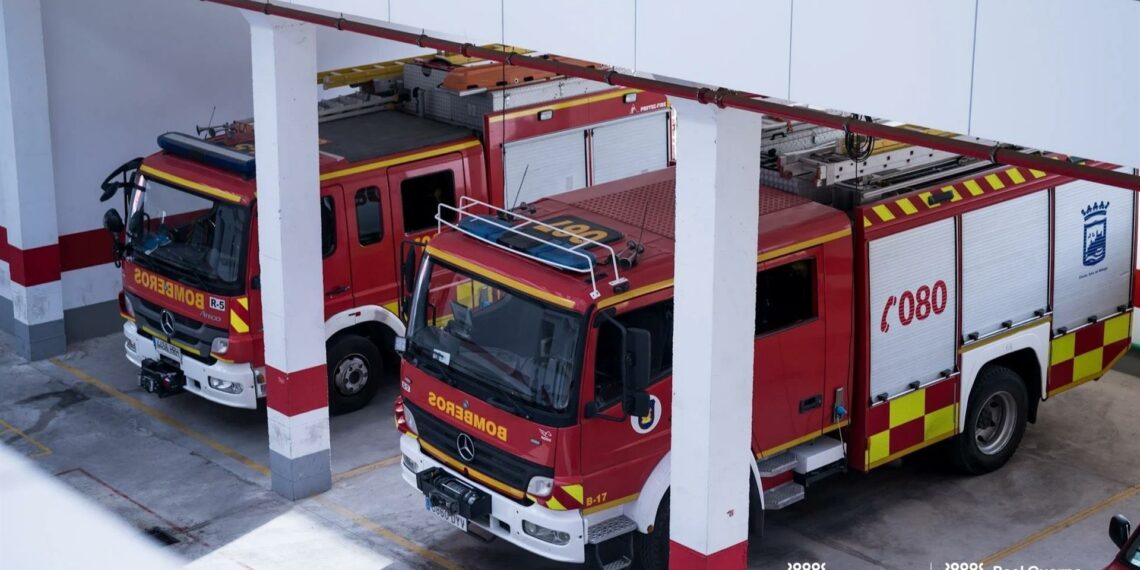 Siete vehículos afectados tras un incendio en el distrito Bailén-Miraflores