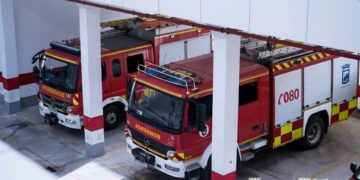 Siete vehículos afectados tras un incendio en el distrito Bailén-Miraflores