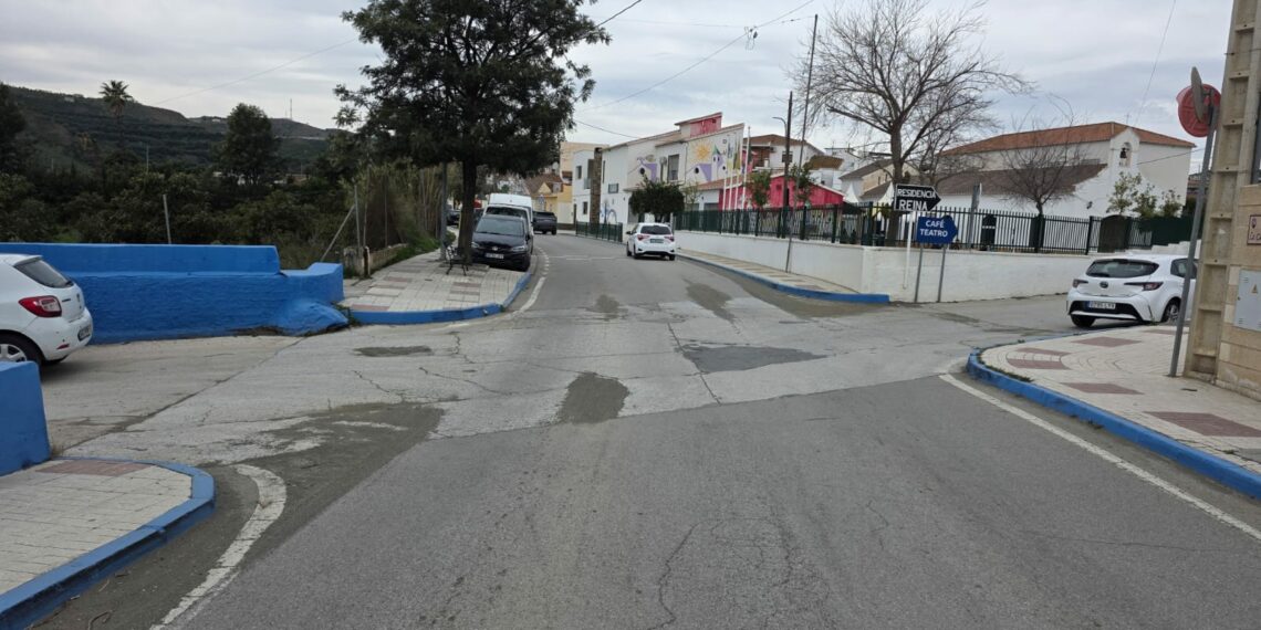 La Diputación adjudica por 954.000 euros obras de mejora en dos carreteras de la Axarquía